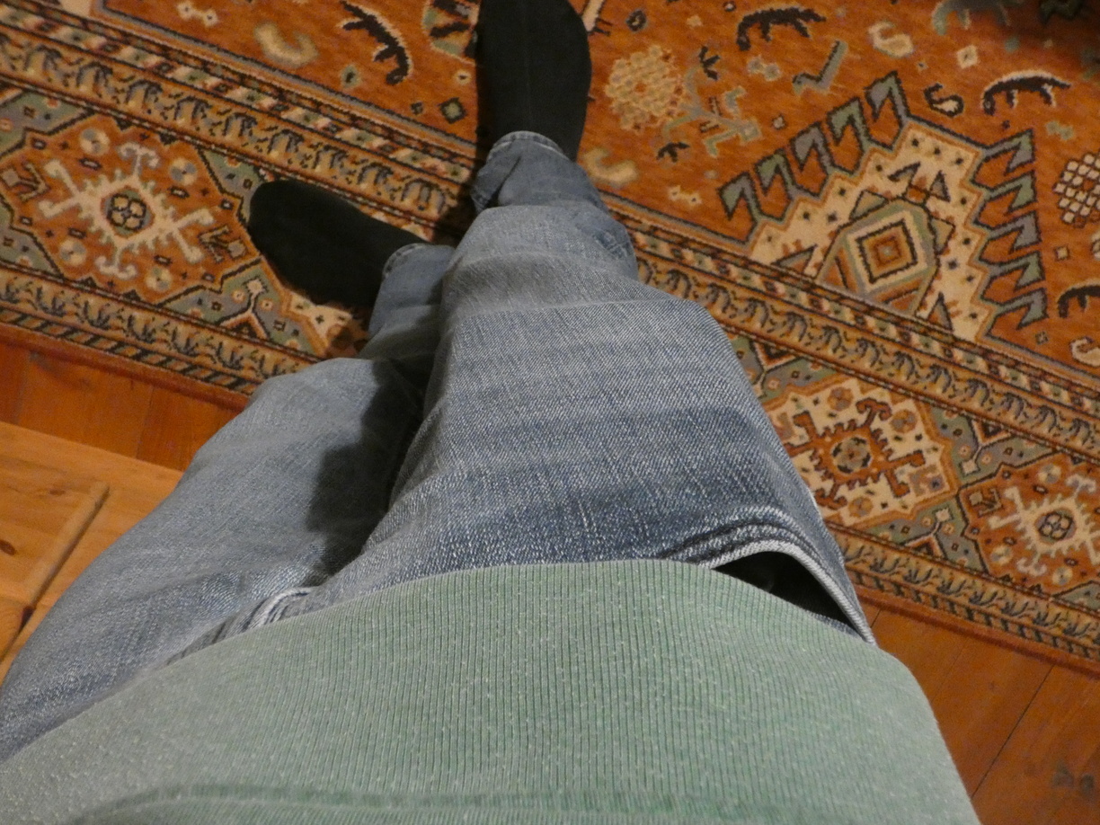A photo of my legs taken from a first-person view slightly turned to the right. I’m wearing a pair of regular jeans and the PinePhone with the keyboard addon is in its right pocket. It just fits well enough.